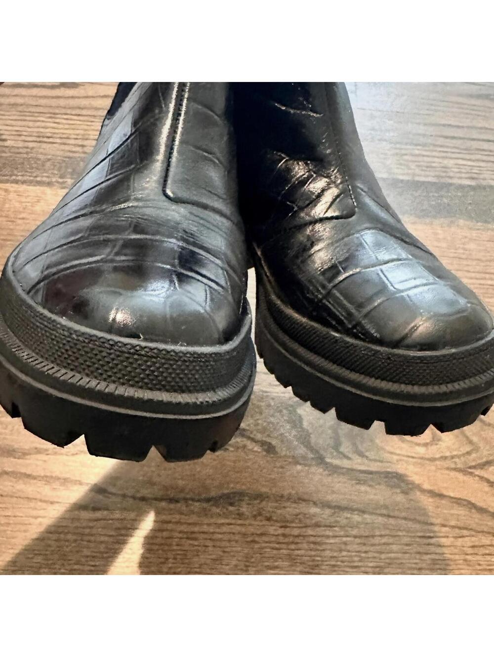 LUCKY BR Women's Black Croco Chelsea At Sides Emali Almond Boots Size 40 US 9 - Picture 5 of 7